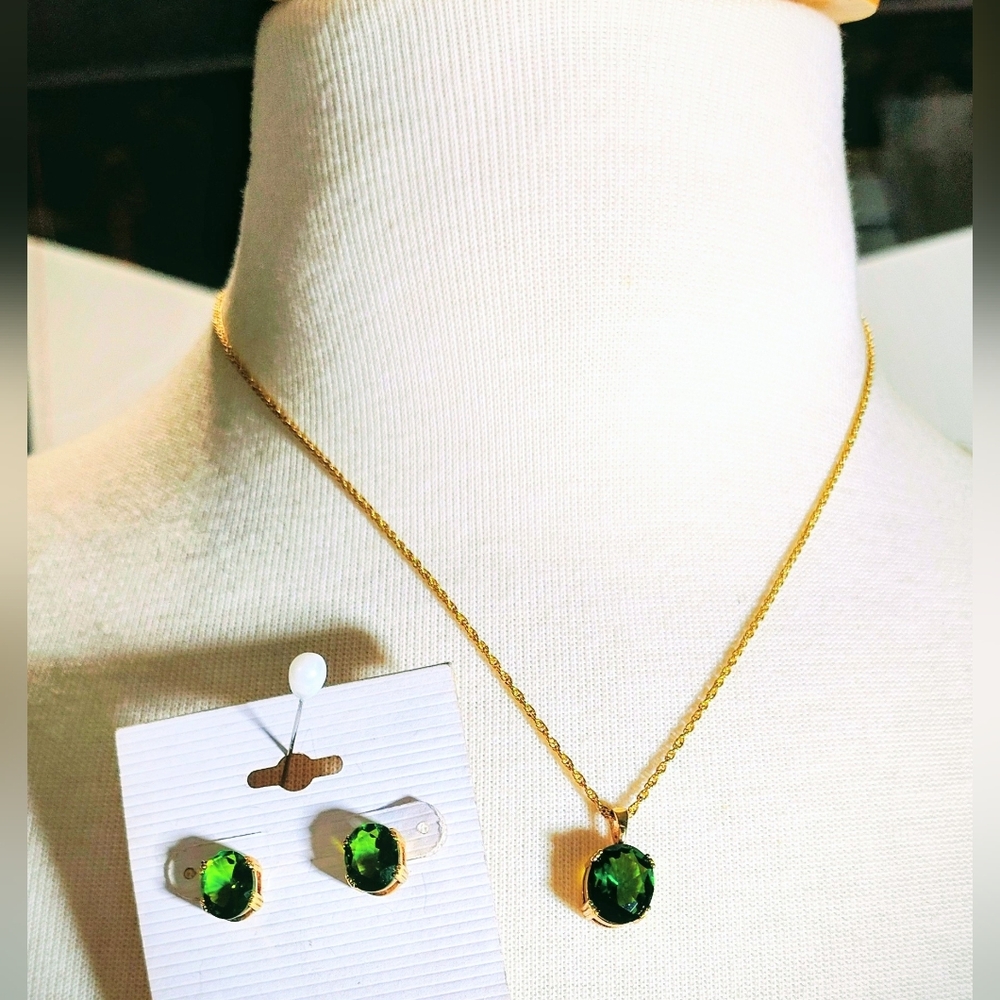 Elegant Green and Gold Jewelry Set